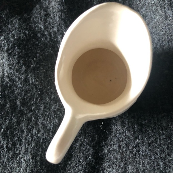 Addy  Ceramic Pitcher and cloth - Picture 5 of 10